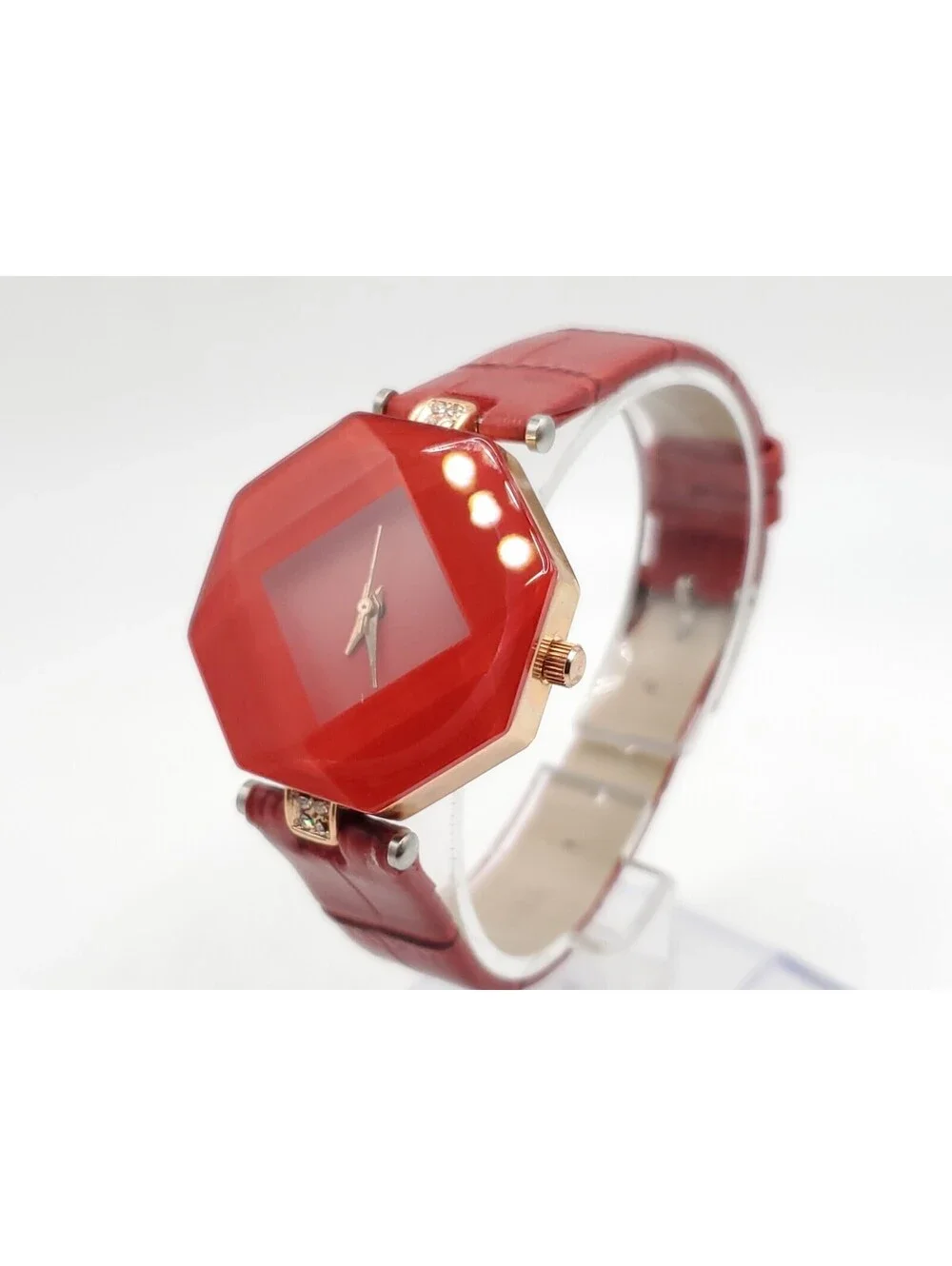 Kezzi Quartz Womens Watch New Battery Red 30mm